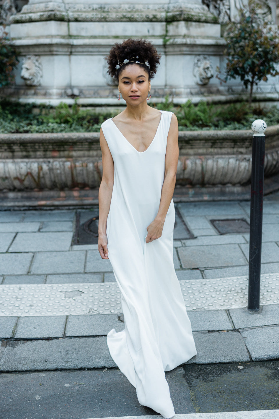 Robe de Mariage "L'innocente" - Simplicité Élégante en Soie et Dentelle