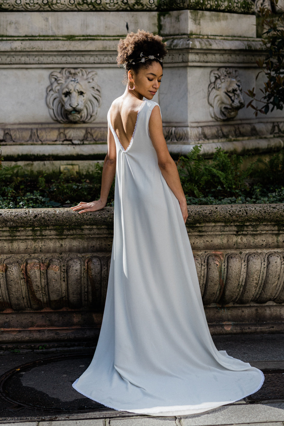 Robe de Mariage "L'innocente" - Simplicité Élégante en Soie et Dentelle