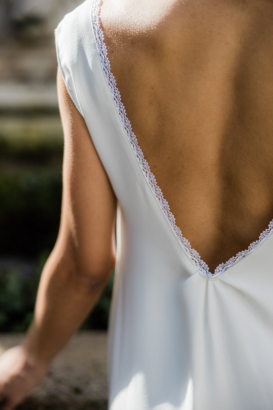 Robe de Mariage "L'innocente" - Simplicité Élégante en Soie et Dentelle