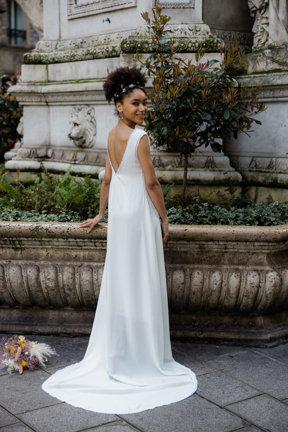 Robe de Mariage "L'innocente" - Simplicité Élégante en Soie et Dentelle