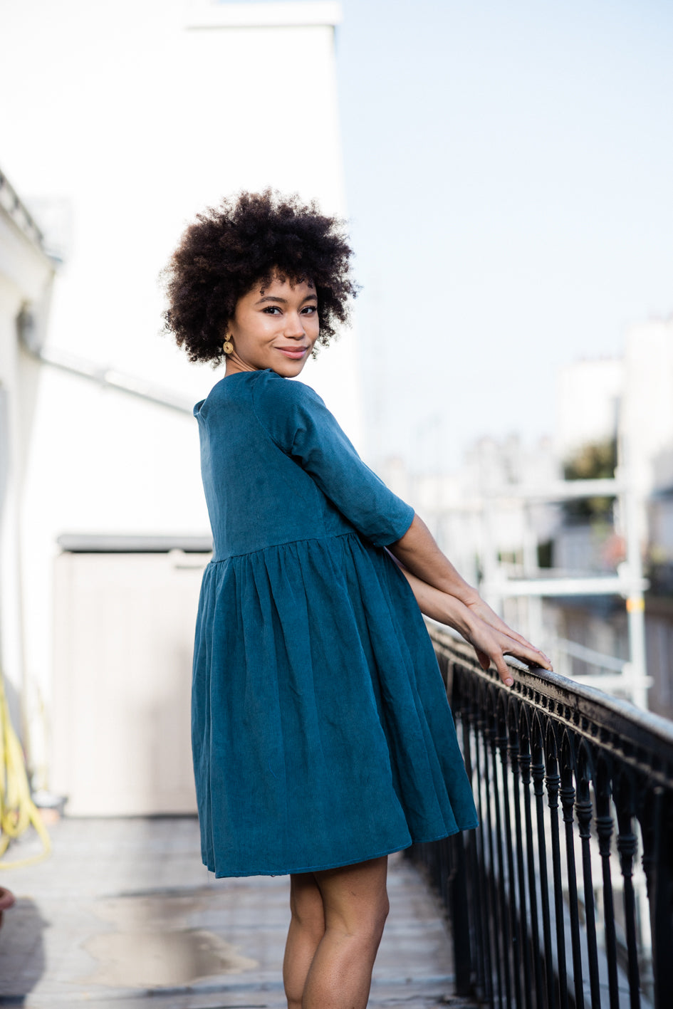 Robe en Velours de Coton Maud Coupe Large et Decollete V Madame en soie