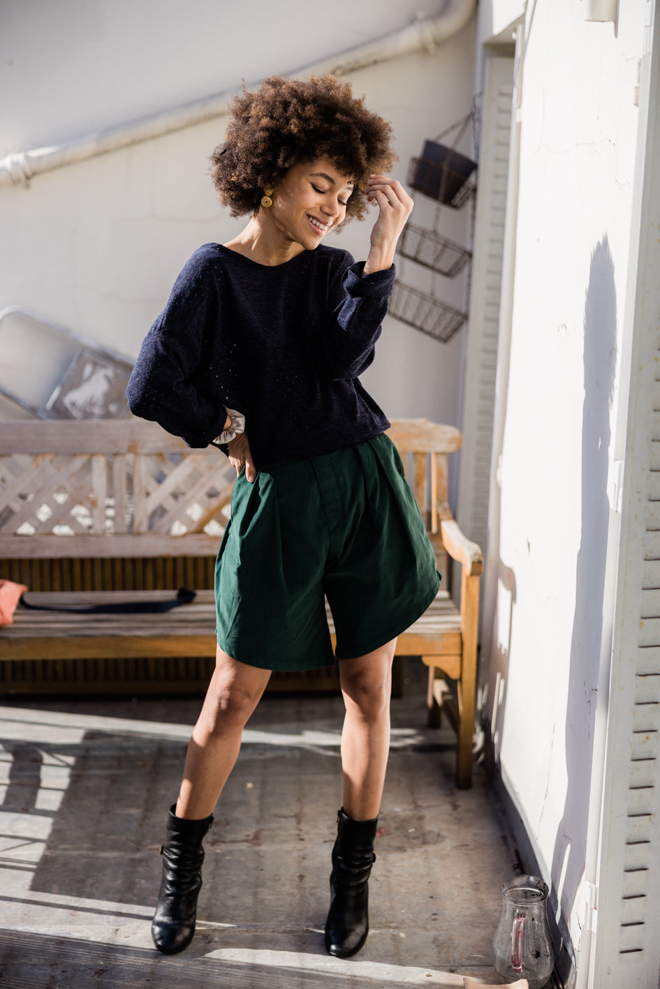 Vue complète de face du short "Gwenaëlle" en velours.
