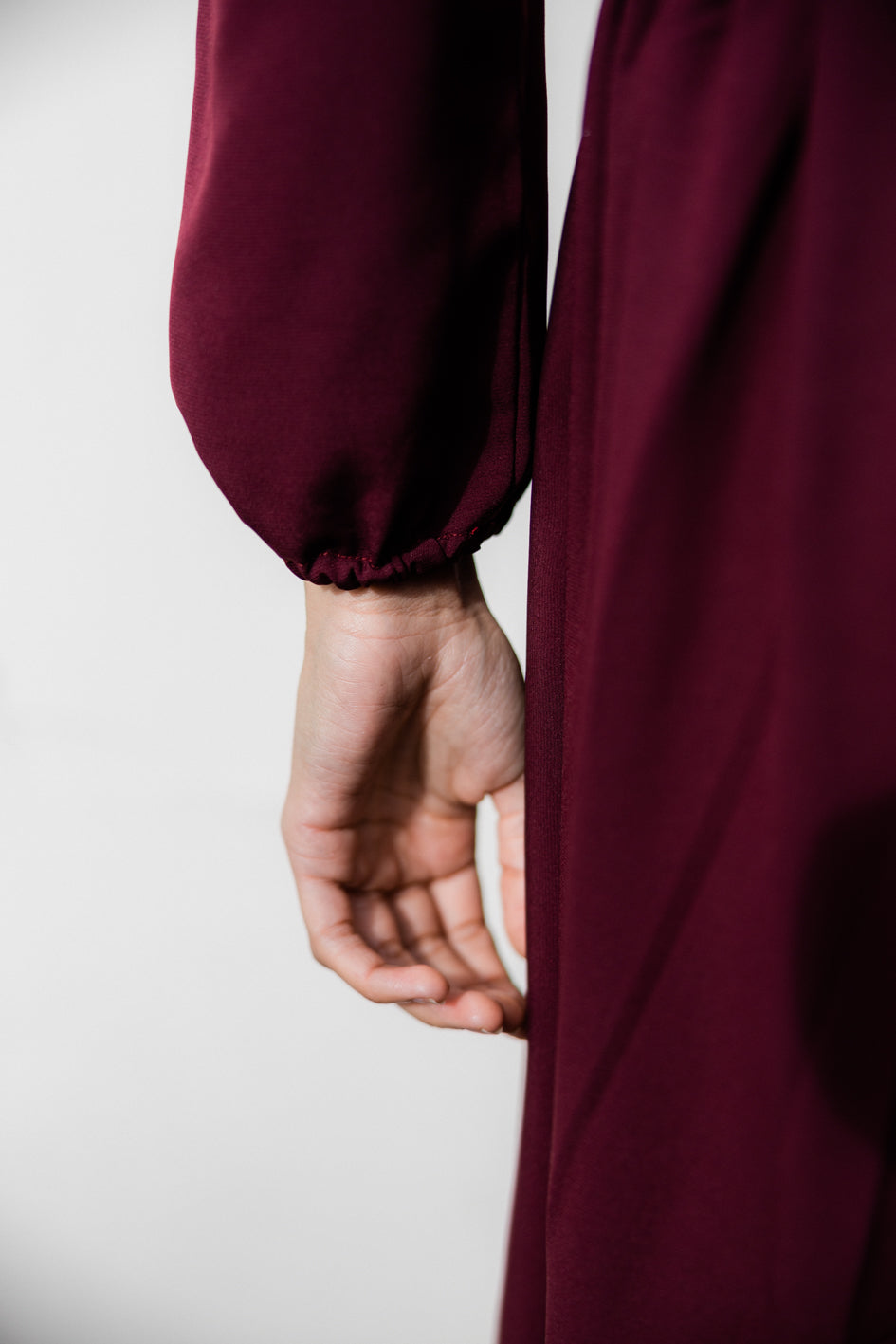 Détail de l'élastique au poignet de la robe "Prune"