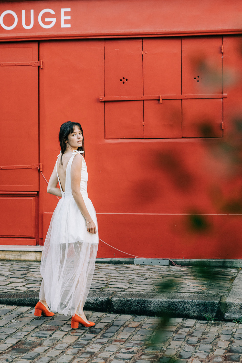 Dos nu robe de mariée. Robe de mariage civil. Robe union civil. Fabrication française union civil. Moe française. Robe de mariage civil sur mesure. Robe pour la mairie . Robe pour la mairie dos nu. Robe blanche courte.