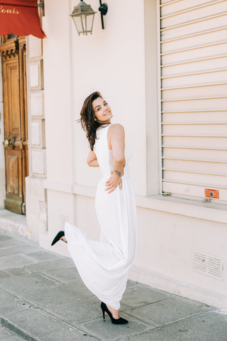 robe en soie. Robe longue en soie ivoire. Robe longue blanche. Robe de mariage civil. Robe union civil. Robe ajourée sur les cotés. confection de robe mariage civil à paris