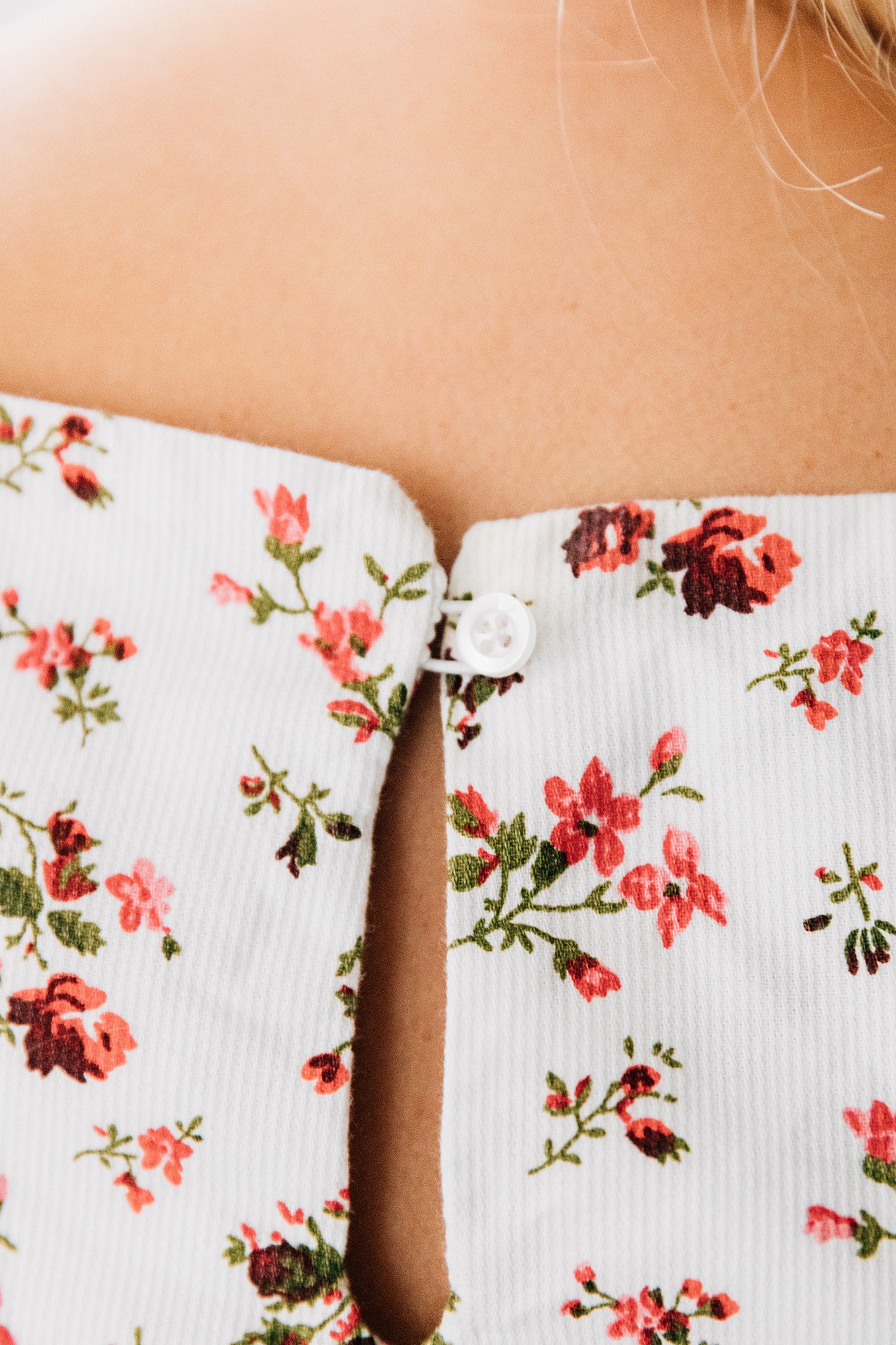 Détail de la goutte dans le dos du crop-top en coton piqué, de l'ensemble 'Julie