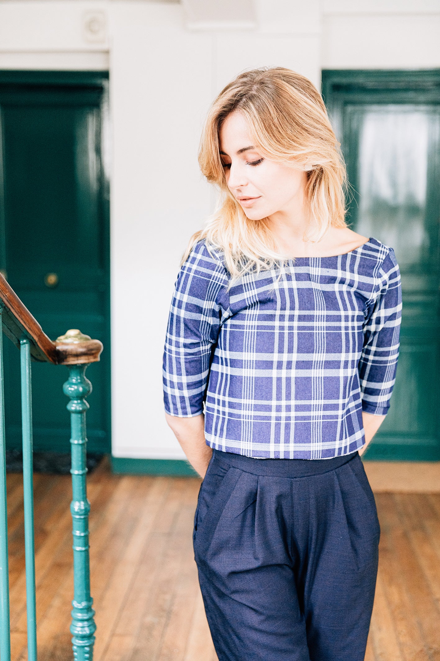 Crop-top 'Amélie' en coton avec imprimé jean à carreaux, col bateau