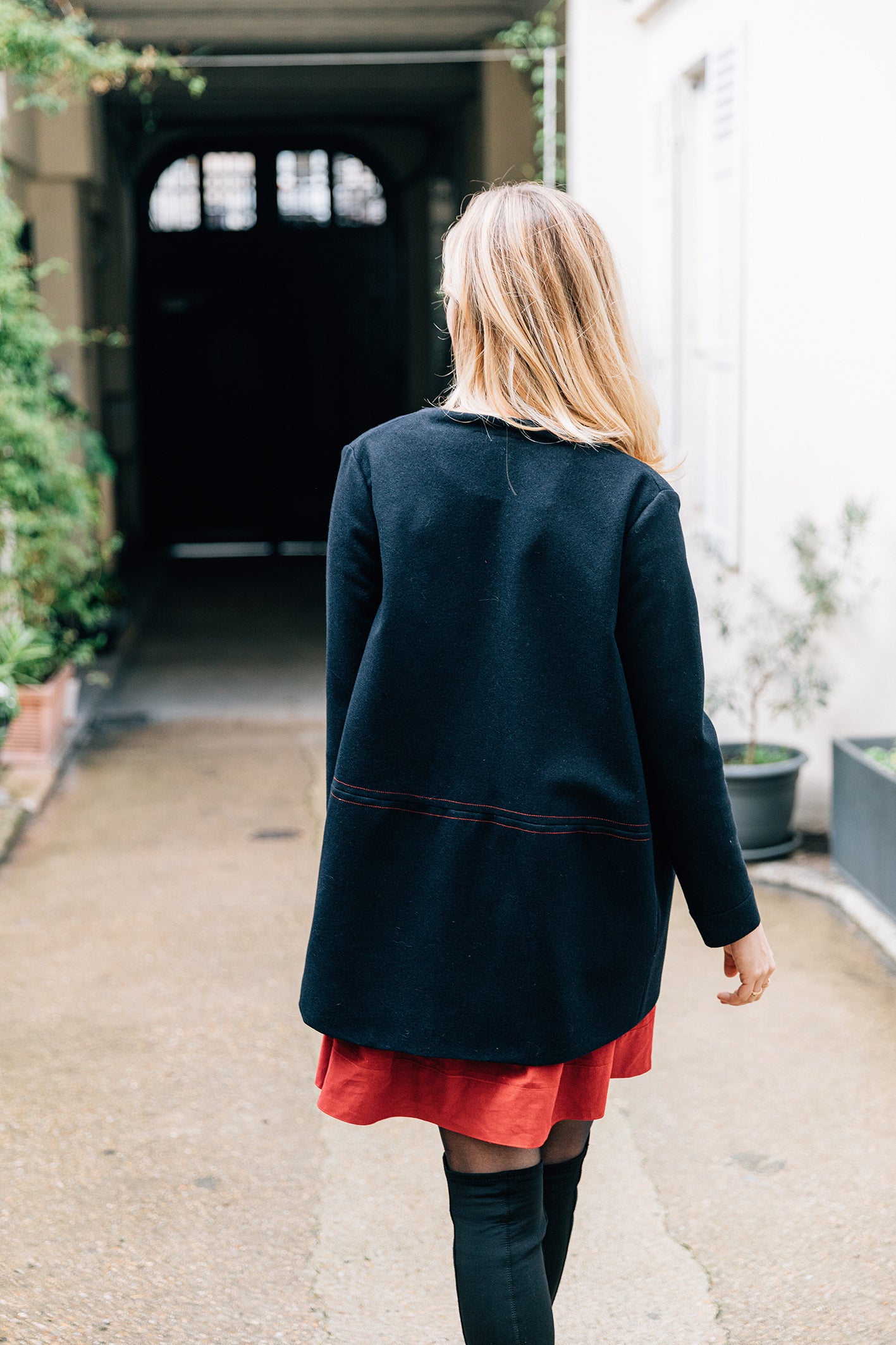 Dos du manteau court en laine