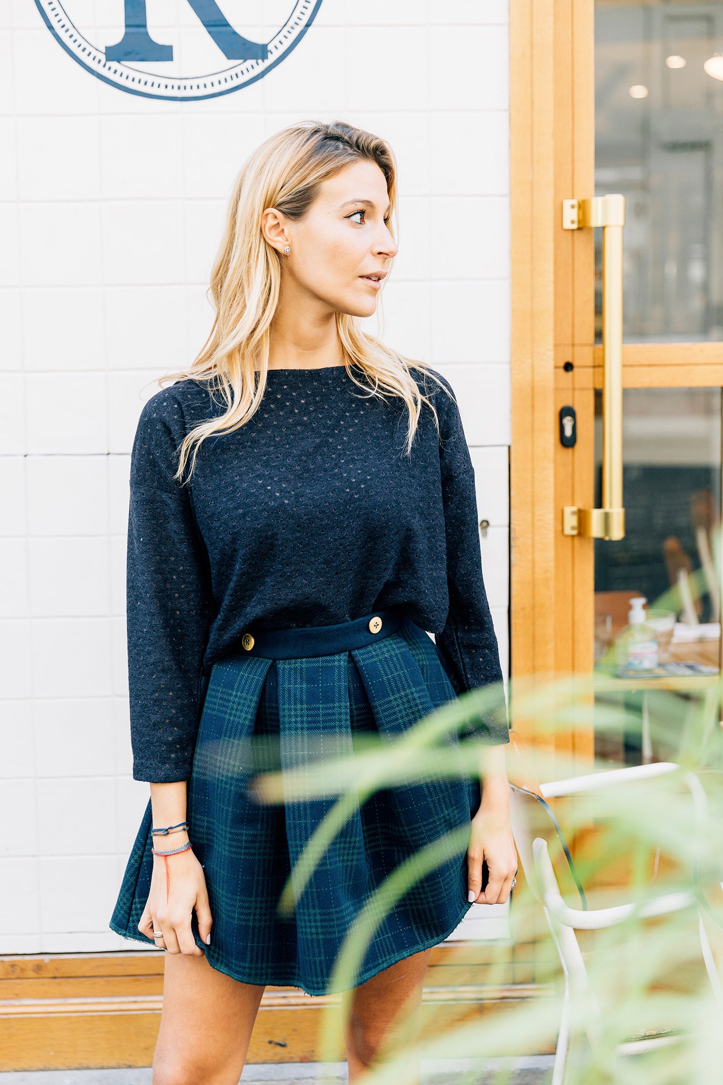 Pull 'Léa' en jersey de laine bleu marine avec paillettes, col rond. 