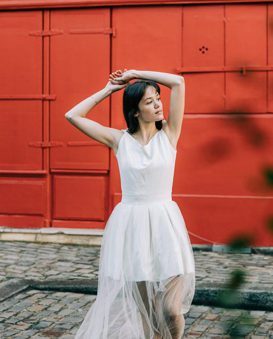 robe de mariée dos nu. Robe de mariée courte doublé avec du tulle de soie pailleté long. Robe à volume blanche. Robe patineuse blanche. Robe dos nu blanche. Robe de mariage civil ivoire dos nu.