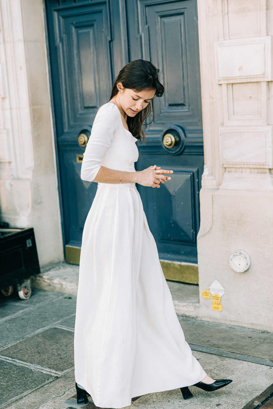 mouvement robe de mariée longue ivoire fabriquée en France à vos mesures. Robe de mariage laïque. Robe mariage bohème. Robe union civil. Robe mariage civil 